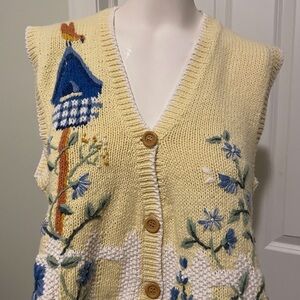 Koret Francisca Petite Yellow V-Neck Sweater Vest with Blue Embroidery Size S